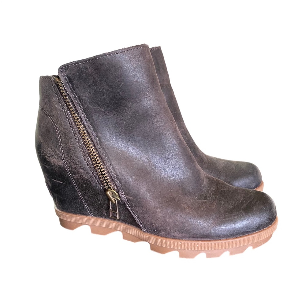 Sorel women’s wedge boots, size 7.5, brown